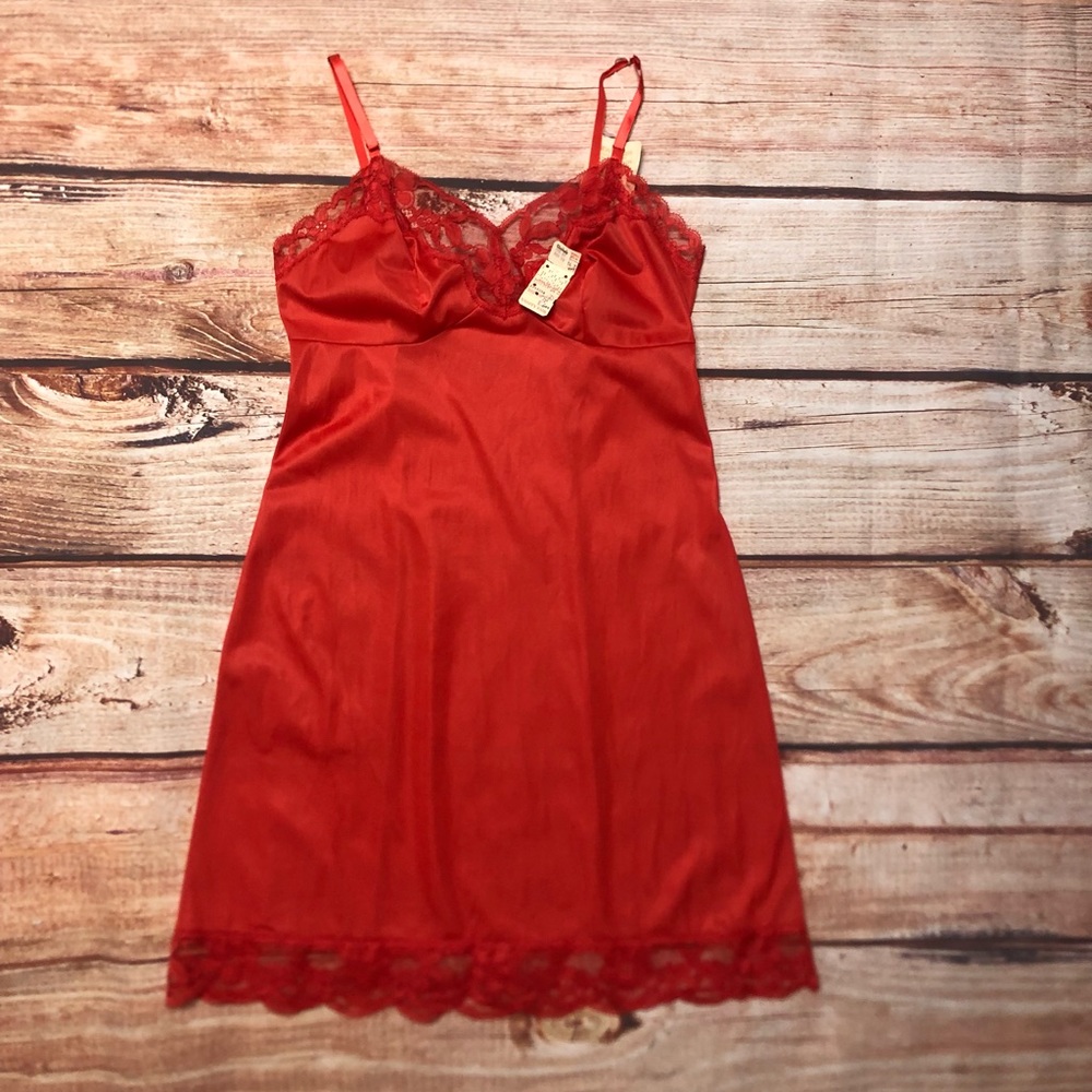 ❤️SOLD❤️NWT Vintage Vanity Fair Slip Floral Lace Red Sleeveless Women’s Size S